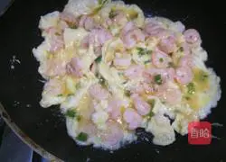 Illustration of how to make smooth egg and shrimp 9