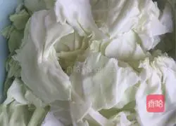 Illustration of how to make hand-shredded cabbage 4