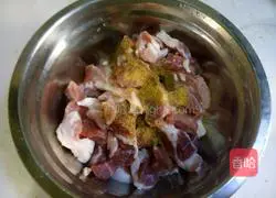 Illustration of how to make fried crispy pork 4