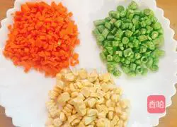 Illustration of how to make stir-fried three diced vegetables 2