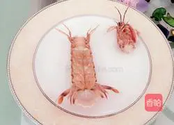 Illustration of how to eat Pipi shrimps 4