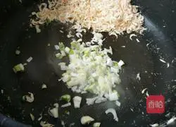 Illustration of how to make fried shrimp skin with green onions 5