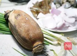 Illustration of how to make spicy lotus root bowl 1