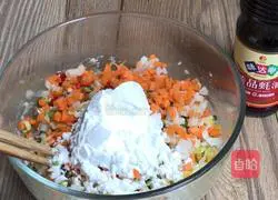 Illustration of how to make colorful shrimp rings 9 