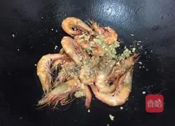 Illustration of braised shrimps with abalone sauce 4