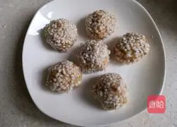 Illustration of how to make pearl meatballs 7