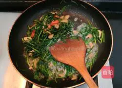 Illustration of how to cook clam meat and stir-fried leeks 13