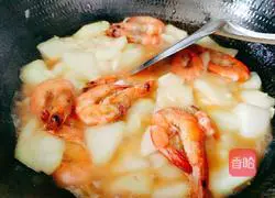 Illustration of how to make fried shrimps with zucchini 10