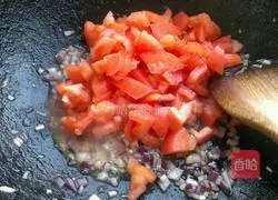 Illustration of making homemade pizza sauce 5