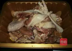 Illustration of how to make steam pot chicken 3