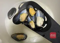 Illustration of how to make mussels with asparagus 7