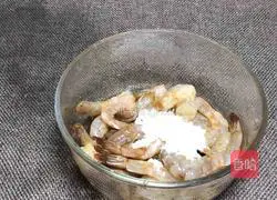 Illustration of how to make fried shrimps with broccoli 1