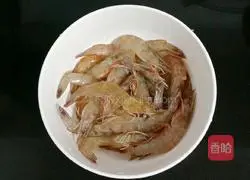 Illustration of how to make salt and pepper shrimp 1