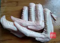 Illustration of how to make salted duck wings 1