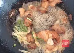 Illustration of how to stir-fry pork belly with dried celery 8