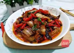 Illustration of the recipe of twice-cooked pork with sweet pepper and fungus 19
