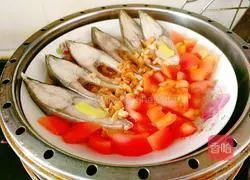 Illustration of how to steam fish with tomatoes 11