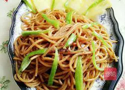 Illustration of how to make Chinese pasta with drinks 3