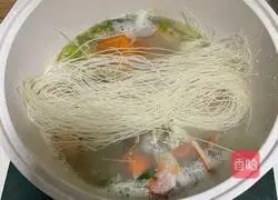 Illustration of how to make crab rice noodles 6