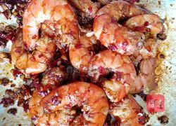 Illustration of how to make spicy garlic-based shrimp 7