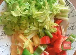 Illustration of how to stir-fry squid rings 4