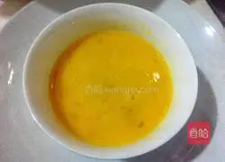 Illustration of how to make cucumber and scrambled eggs 2