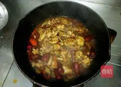 Illustration of how to make spicy red oil bullfrog 11