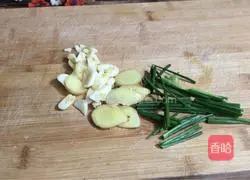 Illustration of how to make steamed golden pomfret 3