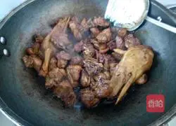 Illustration of how to make konjac beer duck 8