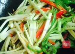 Illustration of home-style fried eggplant shreds 4