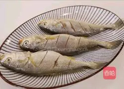Illustration of how to cook yellow croaker in sauce 2