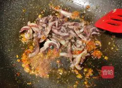 Illustration of how to stir-fry octopus tentacles in spicy sauce 8