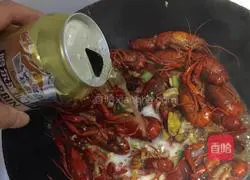 Illustration of how to make beer lobster 10