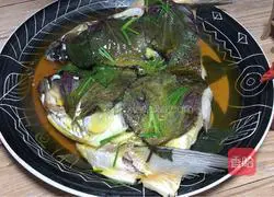 Illustration of steamed fish head with perilla 14