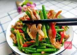 Stir-fried pork with chives and moss Illustration of how to make silk 1
