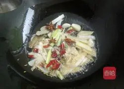 Illustration of how to make Spicy Pot Ribs, Chicken Feet and Shrimp 5