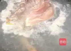 Illustration of how to make Hakka salted chicken 1