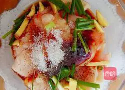 Illustration of the pan version of chicken skewers with colored pepper 3