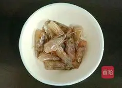 Illustration of how to make shrimp and vegetable porridge 2