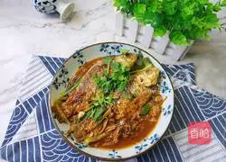 Illustration of how to make crucian carp with green onions 11