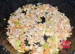 Illustration of how to make Scallop, Shrimp, Squid and Vermicelli Hot Pot 7