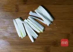 Illustration of how to make golden and silver garlic croaker 3