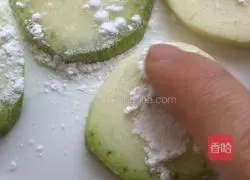 Illustration of how to make zucchini stuffed with meat 4