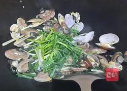 Illustration of how to make stir-fried basil with perilla 7