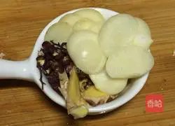 Lianbai twice-cooked pork recipe 3