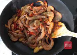 Illustration of how to make spicy hot pot shrimps 8