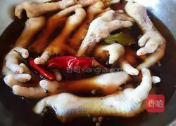 Illustration of braised chicken feet 3