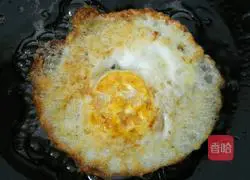 Illustration of how to make stir-fried poached eggs 4