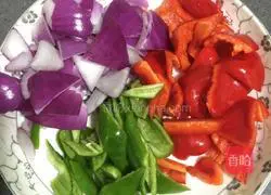 Illustration of how to make spicy squid flowers 3