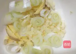 Illustration of how to make stir-fried broccoli and carrots with meat 3